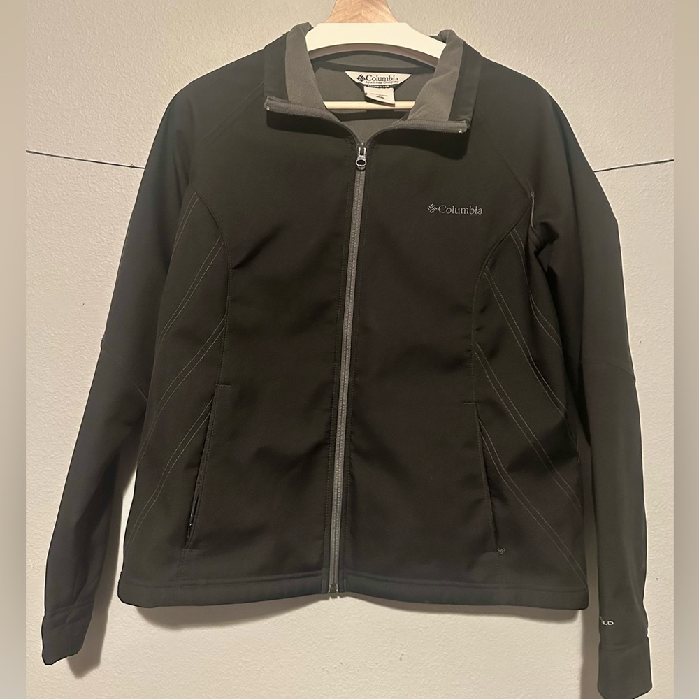 Women’s Black short waist coat. XL Columbia Sportswear. Active wear 
$13